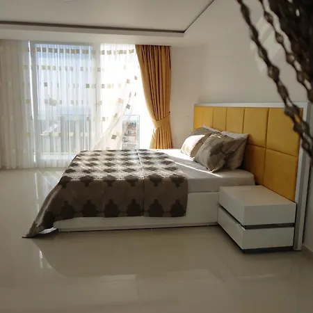 Yalcin Kuşadası